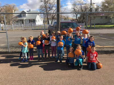 kids holding pumpkins
